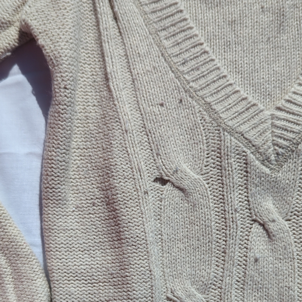 Hollister Women's Light Beige Cable Knit V-Neck Sweater - Picture 5 of 7